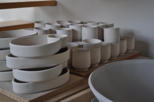 Schrühware: Dipschalen, Becher und Schalen nach dem 1. Brand