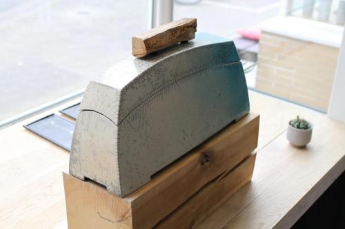 Dose, Raku, glasiert und gebrannt im Workshop bei Martin Mindermann
