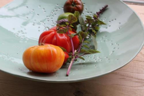 Obst- und Gemüseschale aus Keramik